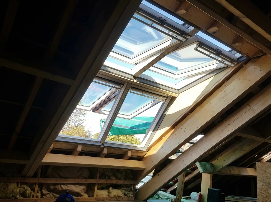 Vue intérieure d'une toiture en cours de construction